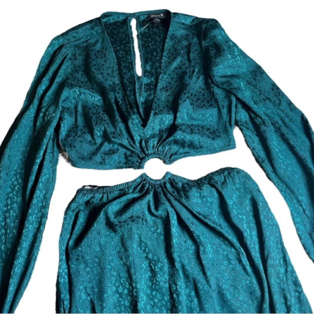 Alexa B Jade Green Cut-Out Long Sleeve Midi Dress with decorative ring | Size 4